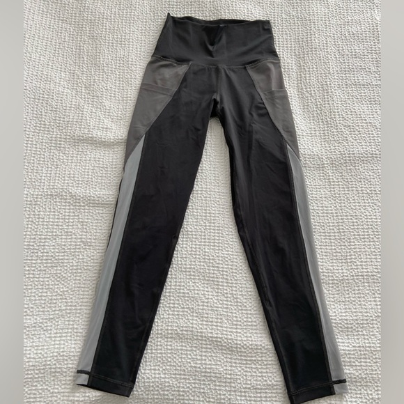 Aerie Grey Mesh Leggings - Picture 3 of 9